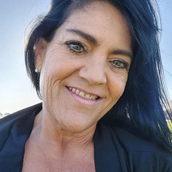 Meet your Posher, Beth. I'm selling items in my wardrobe, to make room for new! - Picture 2 of 4